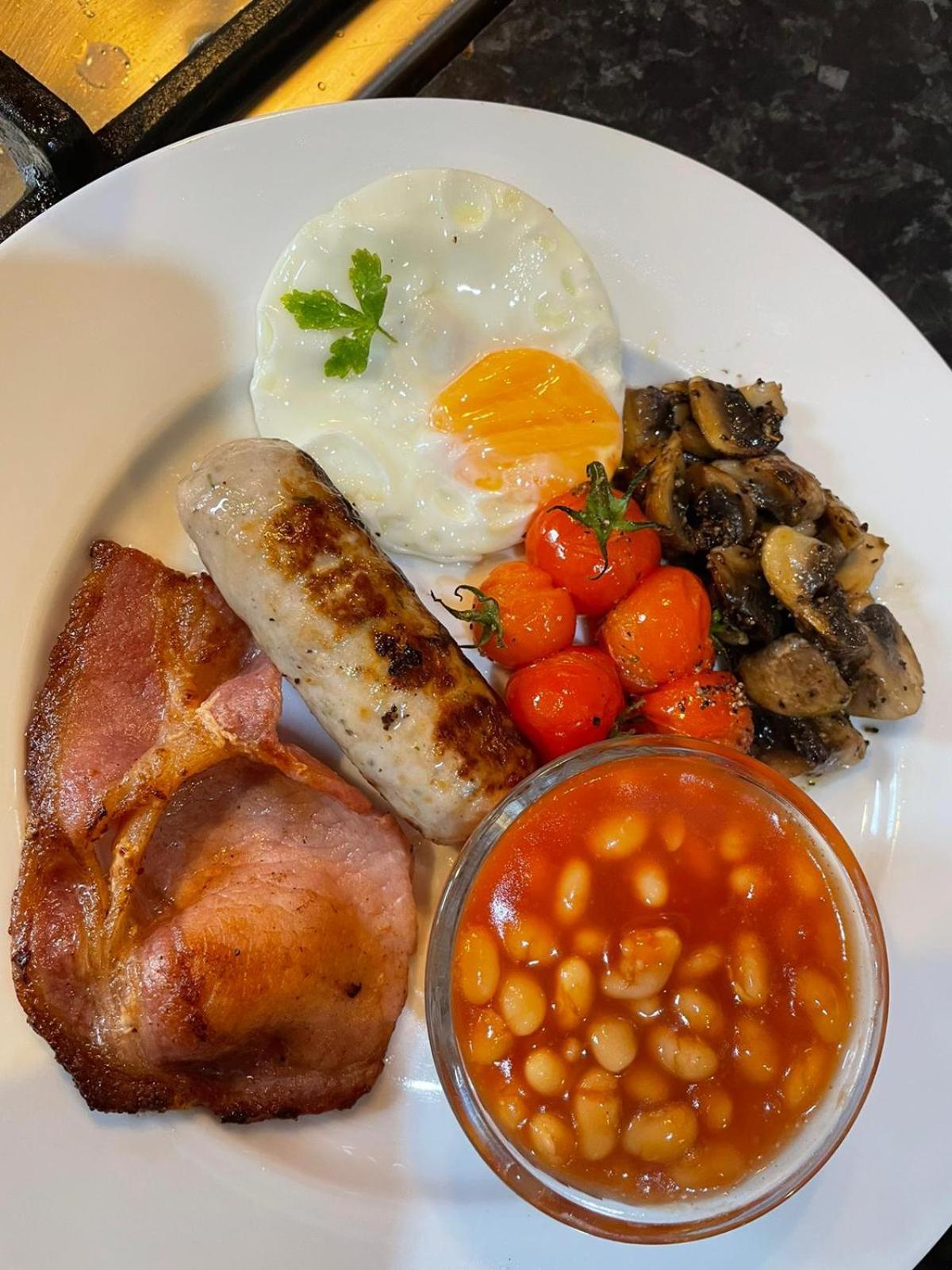 The Bath House Boutique B&B - In-Room Breakfast - Free Parking ภายนอก รูปภาพ